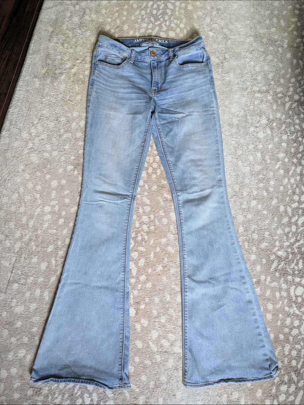 American Eagle Outfitters Light Blue Flare Jeans - Size 6 Long